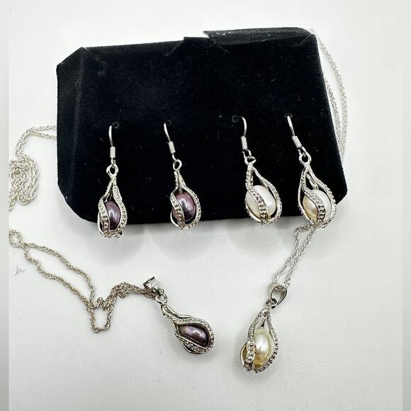 You get 2, 18kt GP, genuine black/white pearl earring and necklace double set!! - Picture 3 of 15